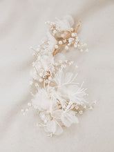 
                        
                          Load image into Gallery viewer, BIANCO Wild Blossom Dewdrop Hairband
                        
                      