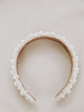 
                        
                          Lade das Bild in den Galerie-Viewer, DANIELLA Swarovski-Perlen Stirnband 
                        
                      