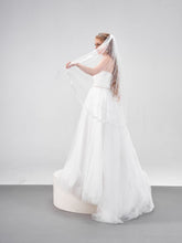 
                        
                          Load image into Gallery viewer, BRIONY - Classic Lace Veil from Davie &amp; Chiyo
                        
                      