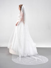 
                        
                          Load image into Gallery viewer, FIONA Garden-Fresh Tulle Veil
                        
                      