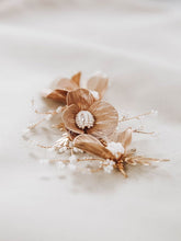 
                        
                          Lade das Bild in den Galerie-Viewer, ISABELLA Blumen Haarranke mit Dekorative Perlen
                        
                      
