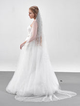 
                        
                          Load image into Gallery viewer, JOELLE Dazzling Pearl English Tulle Soft Veil
                        
                      