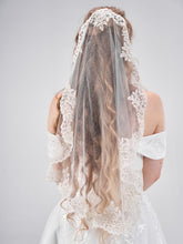 
                        
                          Load image into Gallery viewer, JULIET Mantilla - Veil from Janice Tan
                        
                      