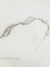 
                        
                          Load image into Gallery viewer, MAVIS Elegant Preciosa Crsytal Headband / Tiarra
                        
                      