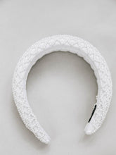 
                        
                          Lade das Bild in den Galerie-Viewer, MONICA Kreuzfalten-Stirnband mit Swarovski-Perlen
                        
                      