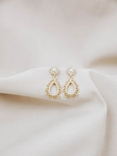 
                        
                          Lade das Bild in den Galerie-Viewer, SOFIA Vintage-Stil Preciosa-Perlen Ohrringe
                        
                      