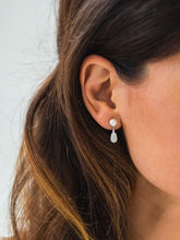 
                        
                          Load image into Gallery viewer, ARIANA Pearl - Earrings from Abrazi
                        
                      