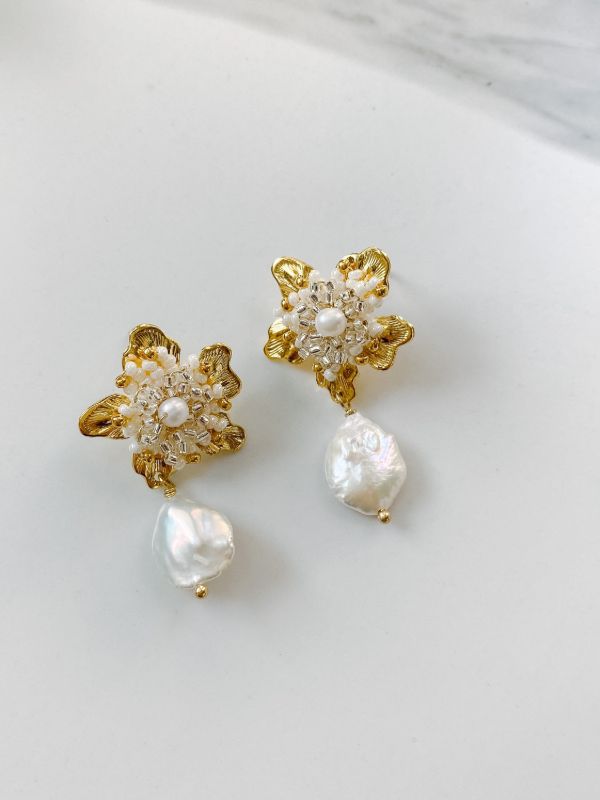 CAROLYN Floral Stud - Earrings from Janice Tan